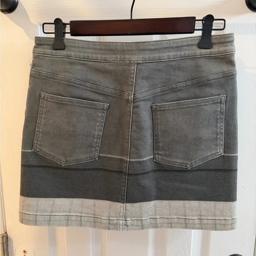 Burberry Grey Stretch Denim Victorian Portrait Print Mini Skirt. - Picture 6 of 6